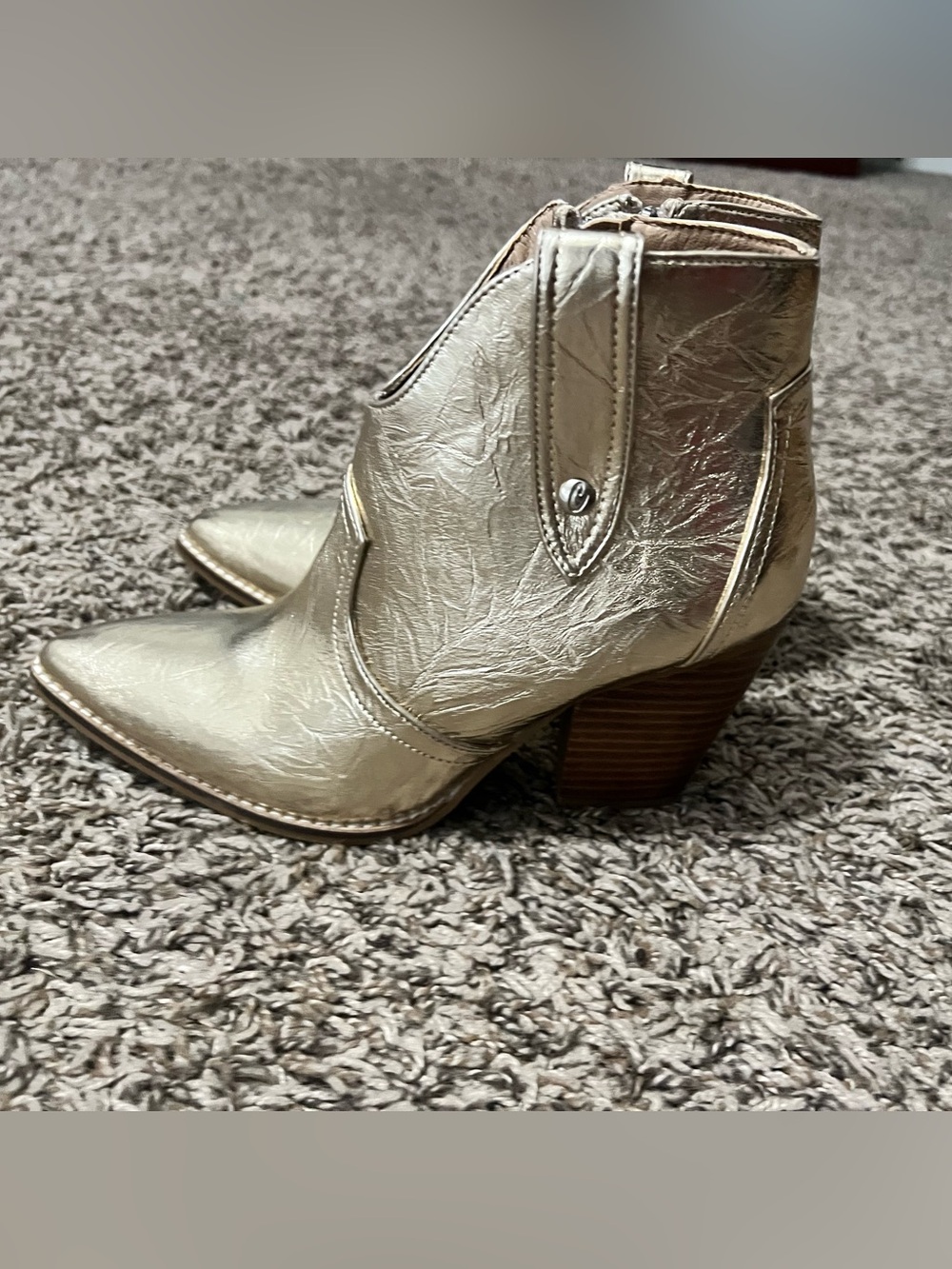 Corky's "Bar Hoppin" Western Metallic Gold Pointed Toe Ankle Bootie- Women EUC